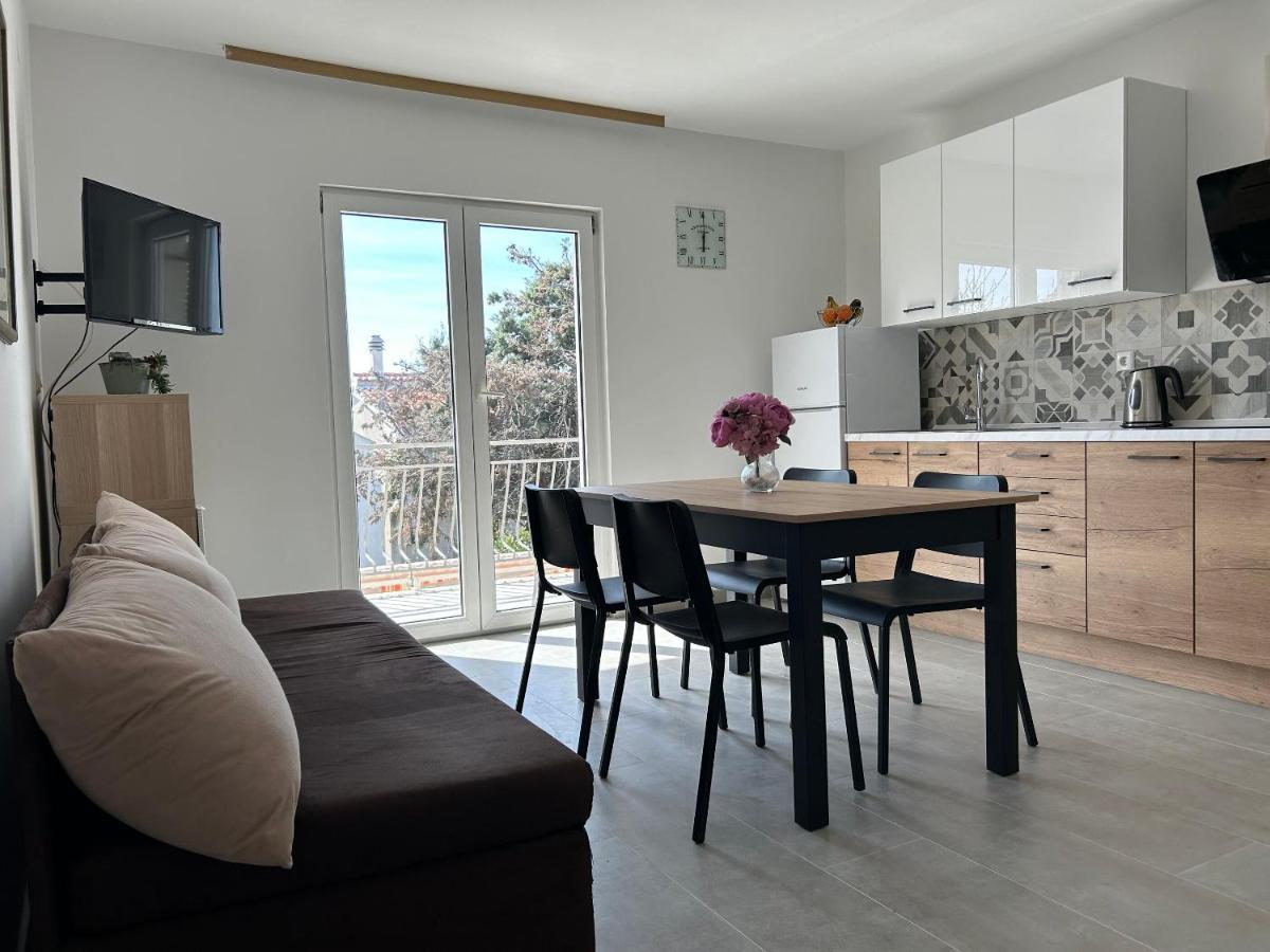 Apartments Ljubomir Рогозница Екстериор снимка