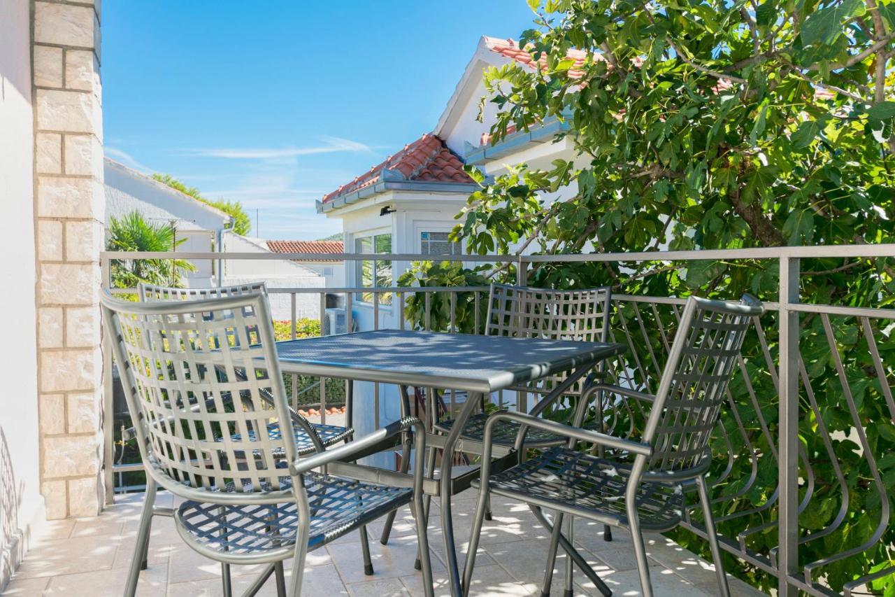 Apartments Ljubomir Рогозница Екстериор снимка